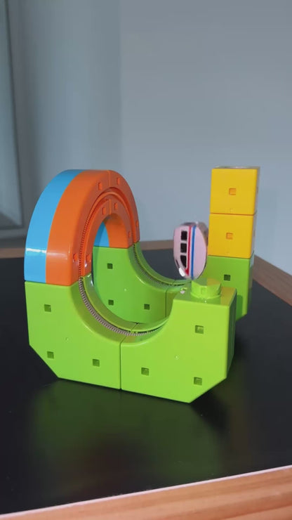Magiczny Tor Magnetyczny z mini pociągiem